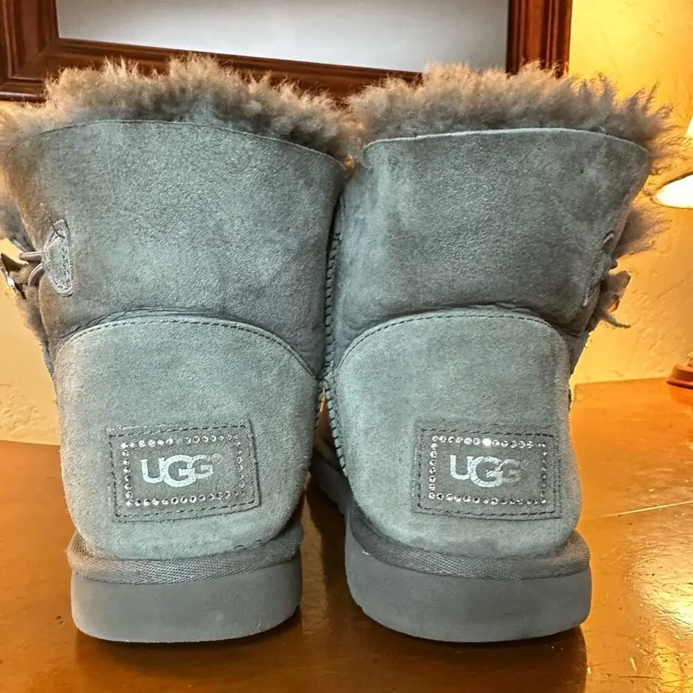 UGG mini Bailey Button Bling size 9